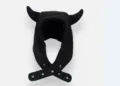 Gorro de trampero de felpa negra con cuernos de diablo y botones a presion para invierno. - M (56-58cm) / Negro