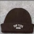Gorro de punto cálido de invierno con elegante bordado de New York estilo casual urbano - Talla Única Elástica / Café