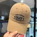 Gorra de béisbol caqui clásica con bordado frontal y modernos detalles desgastados. - M (56-58cm) / Caqui