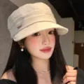 Chapeau gavroche en lin plissé rétro pour femme, béret plat élégant avec charms de cœur. - Chapeau d'Équitation à Trois Étoiles / Beige