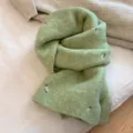 Groene gebreide sjaal met bloemenborduurwerk, zachte warme wintersjaal modieus accessoire. - Groen