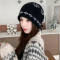 Bonnet tricoté noir motif norvégien, variante élégante de chapeau d'hiver rétro et slouchy. - Noir