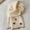 Gezellige winterse crème gebreide sjaal met leuke geborduurde vlinders en rand. - Beige Vlinder Breisel