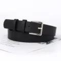 Klassischer schwarzer Damengürtel mit silberner Dornschließe, vielseitiges Accessoire für Jeans. - 105cm / Schwarz
