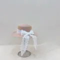 Vista detallada del elegante sombrero de paja para mujer con un bonito lazo de cuadros. - M (56-58cm) / Rosa