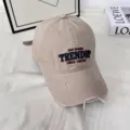 Gorra de béisbol beige de estilo vintage envejecido con bonitos detalles bordados. - M / Caqui
