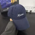 Primer plano detallado de la gorra de béisbol de algodón azul marino con bordado. - L (58-60cm) / Azul Marino