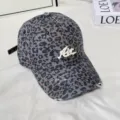 Gekünstelt gewaschene Leoparden Baseballcap mit Strass Buchstaben Stickerei für perfekten Sonnenschutz - M (56-58cm) / Leoparden Schwarz
