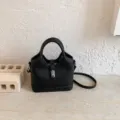 Bolso cubo de cuero negro con cierre de cerradura plateada y asa para mujeres que viajan. - Sin colgante / Negro