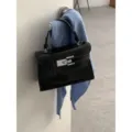 Bolso de mano negro grabado cocodrilo estilo Kelly variante, elegante bolso cuadrado chic - Negro