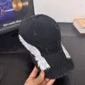 Gorra de béisbol negra con alas bordadas blancas y texto estilo callejero casual - M / Negro