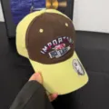 Vista detallada de la gorra de béisbol color-block con bordado frontal y pegatina. - M (56-58cm) / Amarillo claro