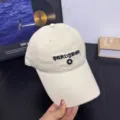 Gorra de béisbol clásica de algodón beis con bordado gótico y detalle de estrella casual. - M (56-58cm) / Beige