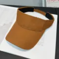 Gorra con visera vacía de algodón, diseño minimalista liso para protección solar al aire libre. - Ajustable / Café