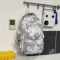 Sternenhimmel Batik Rucksack für Oberschüler, modische lässige Schultasche mit Buchstaben. - Mit Anhänger / Grau
