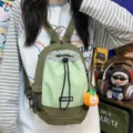 Koreanischer Dopamin Kontrast Farbe Kordelzug Mini Rucksack fuer Studenten Outdoor - Mit Anhänger / Grün