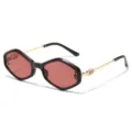 Chique geometrische cat-eye zonnebril met metalen pootjes en stijlvolle hartdetails. - Rood Frame Rode Lenzen