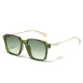 Chic lunettes de soleil femme vertes avec branches ornées de perles et protection UV. - Monture Verte Translucide Verres Verts Dégradés