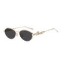 Stijlvolle gouden ovale zonnebril met chique luipaard accenten, trendy modevariant. - Gouden Montuur Grijs Lens