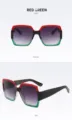 Lunettes de soleil carrées tendance avec monture à paillettes colorées et verres dégradés. - Rouge Haut Vert Bas Gris Dégradé