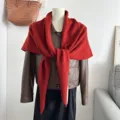 Sciarpa triangolare in pura lana da donna, coprispalle lavorato a maglia e scialle invernale caldo. - Rosso