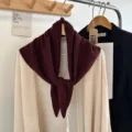 Einfarbiges 100% Wolle Dreiecktuch für Damen, warmer Winter Halswärmer und weiches Mode Accessoire. - Burgunderrot
