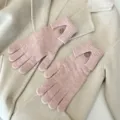 Solid color warm knitted gloves for women with touch screen and single button detail. - One Size / Pink