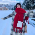 Winter red pocket scarf for women, thickened warm cashmere-feel tassel shawl bib with plush pocket. - Red