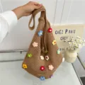 Sac bandoulière en tricot crochet fait main avec des accents de fleurs colorées sac cabas - Café
