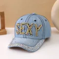 Cappello da baseball in denim con strass azzurro chiaro, borchie scintillanti, cappello parasole chic. - Stile Lettera SEXY / Azzurro