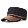Vue détaillée de la casquette plate homme en coton noir avec visière en cuir marron et étoile. - M (56-58cm) / Noir