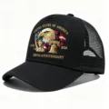 Details van de zwarte US 250e verjaardag trucker cap met adelaar borduurwerk en mesh achterkant. - Eén maat / Zwart