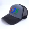 Klassieke trucker baseballcap met mesh achterkant en 2026 voetbal print design outdoor. - L (58-60cm) / Grijs