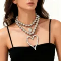 Collana con catena di perle argentata multistrato con due ciondoli a cuore donna - K bianco