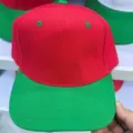 Color-block hip-hop baseball cap featuring a flat brim and red green design for adults. - Head Circumference 55-59cm / 5-Panel Red & Green