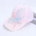 Roze kanten honkbalpet detail, ademend mesh ontwerp met bloemenborduurwerk en parels. - Eén maat / Afbeelding 3