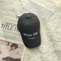 Klassische schwarze Baseballkappe mit Destroyed-Effekt und cooler Stickerei auf Vorderseite. - Verstellbar / Schwarz