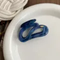 Blue marbled hair claw clip, irregular medium shark clip for elegant daily hairstyles. - Sapphire Blue