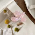 Rosa Acetat Schmetterlings-Haarklammer mit irisierendem Meerjungfrauen-Finish und Strass. - S / Metallrosa
