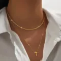 Dubbellaagse goudkleurige ketting voor dames, sprankelende choker en fijn kruis hanger ketting. - 2453