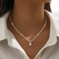 Glanzende zilverkleurige sleutelbeentjes ketting met sprankelende kristallen hanger Optie B - Stijl 2458