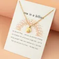 Elegante collana placcata in oro con ciondolo sole in cristallo su carta bigiotteria - Oro