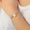 Bracciale in acciaio inossidabile con lettera M incisa, catena sottile per donne. - Braccialetto Lettera M (1341) / Argento
