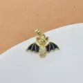 Détail de pendentif chauve-souris doré, ailes en émail noir avec zircons brillants. - Ailes Noires Chauve-souris Dorée (3)