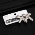 Detailansicht des Edelstahl Geometrie Schleife und runden Ohrring Sets für Damen. - Schleife Geometrische Ohrringe (E8614)