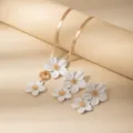 Chic white flower gold snake chain necklace and earrings set, stylish vintage jewelry. - X676-White