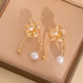 Stunning gold plated floral pearl earrings with vintage geometric style for daily wear. - E2437-2
