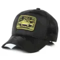 Detail van zwarte camouflage baseballpet met stijlvolle vis borduurpatch en sterke klep. - Zwart