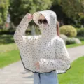 Mujeres Ropa De Proteccion Solar Con Capucha Corta Anti-UV Chaqueta De Seda Hielo - Estilo Adulto / Crema