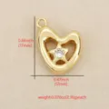 Gros plan détail du pendentif strass étoile creuse cœur doré accessoire bijoux DIY parfait. - Cœur / Or
